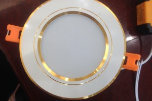 Đèn Led viền vàng 3 màu - 7W